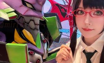秋山AkI的mirror彩云——她敢问，谁来给这份写真打个分？
