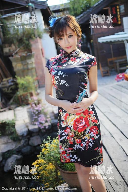 美媛馆 - 美图直击内心，伊雨蔓Fiona的短裙开启了一场小小的迷失之旅。