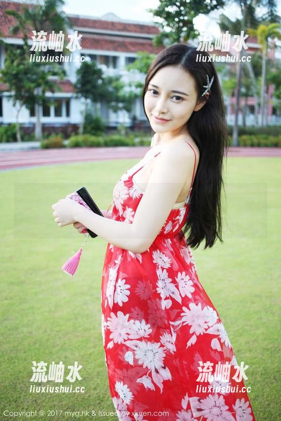 美媛馆-方子萱 美媛馆 - 撩水的小动作,方子萱在泳池搞事情,图库资源貌似翻倍了?