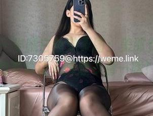 微密圈 – 半腿白丝效果图：美邵女Baby的写真让人总想多看一眼！