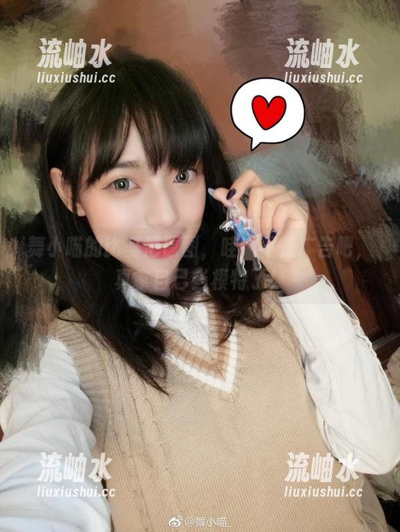 舞小喵的比基尼原图，哇，不是广告吧，真拿自己当模特了！