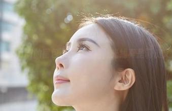 蜜桃社 – Suki的图包：那个泳池，光线真是调皮又迷人。