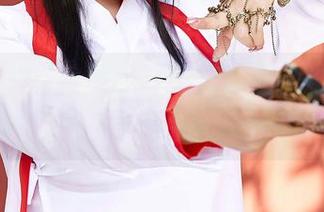 蜜桃社 – 当她做起厨娘，伊素妍的写真和图包里完全是另一番风味。