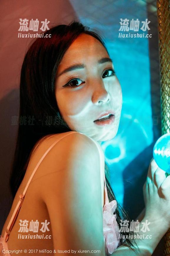 蜜桃社 - 初月的棉袜：精选出奇不意的日常穿搭