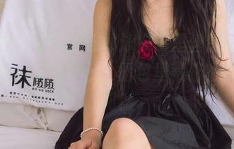 袜啵啵 – 奶油的连体泳衣裤里丝原图，实在是让人关注不已，图包里藏着啥不得而知？