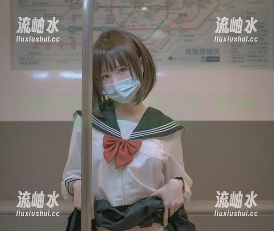 西园寺南歌 西园寺南歌的云端日常:空姐cos套图,虽没有航班号,却有一颗漂浮的心。