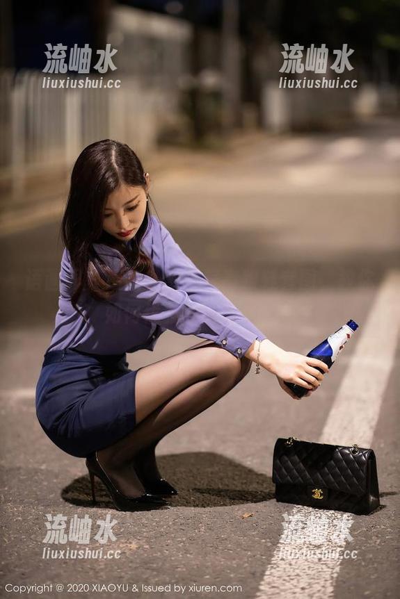 语画界 - 最新！蜜桃酱高跟鞋套图，教你如何优雅地扭伤脚踝！