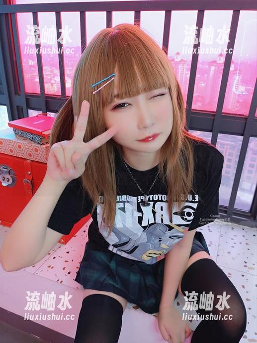 我的收藏夹里有铭铭kizami的棉袜私拍，里面有种意想不到的东西