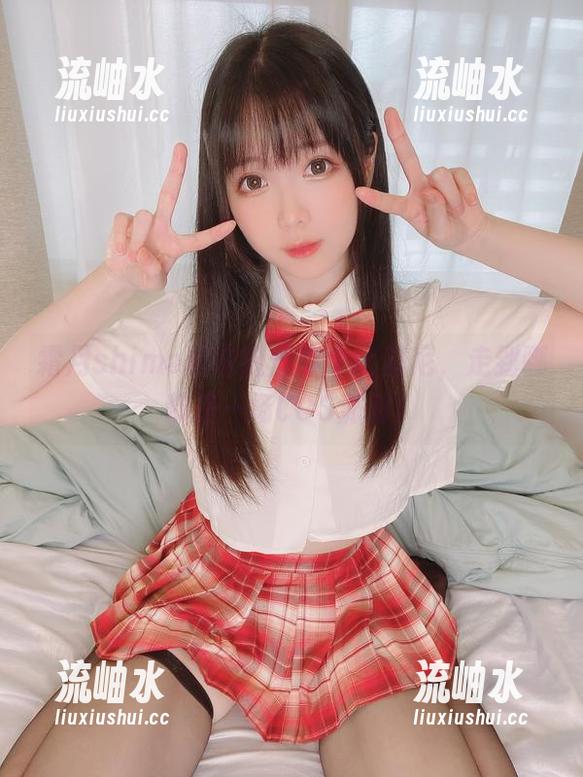霜月shimo起床随便穿个比基尼，走到哪都是一场COS派对！