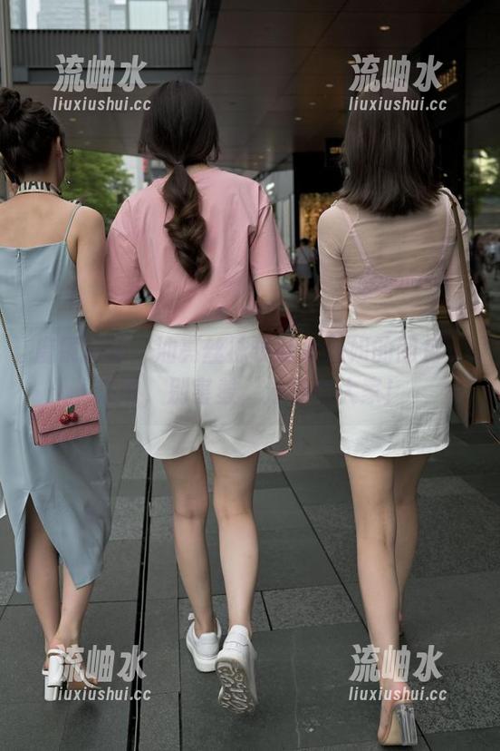 魔镜街拍：油亮丝袜长腿小姐姐的图包，来吧，别害羞，分享给大家！
