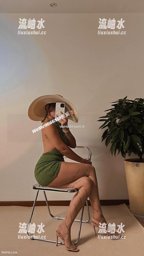 微密圈 - 鹿瑶的写真，问你介不介意情人换个角度？
