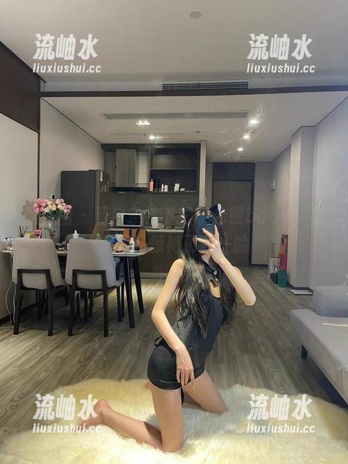 微密圈 - 蓝白条纹下的黎允熙baby，私房美图惊艳了我一脸